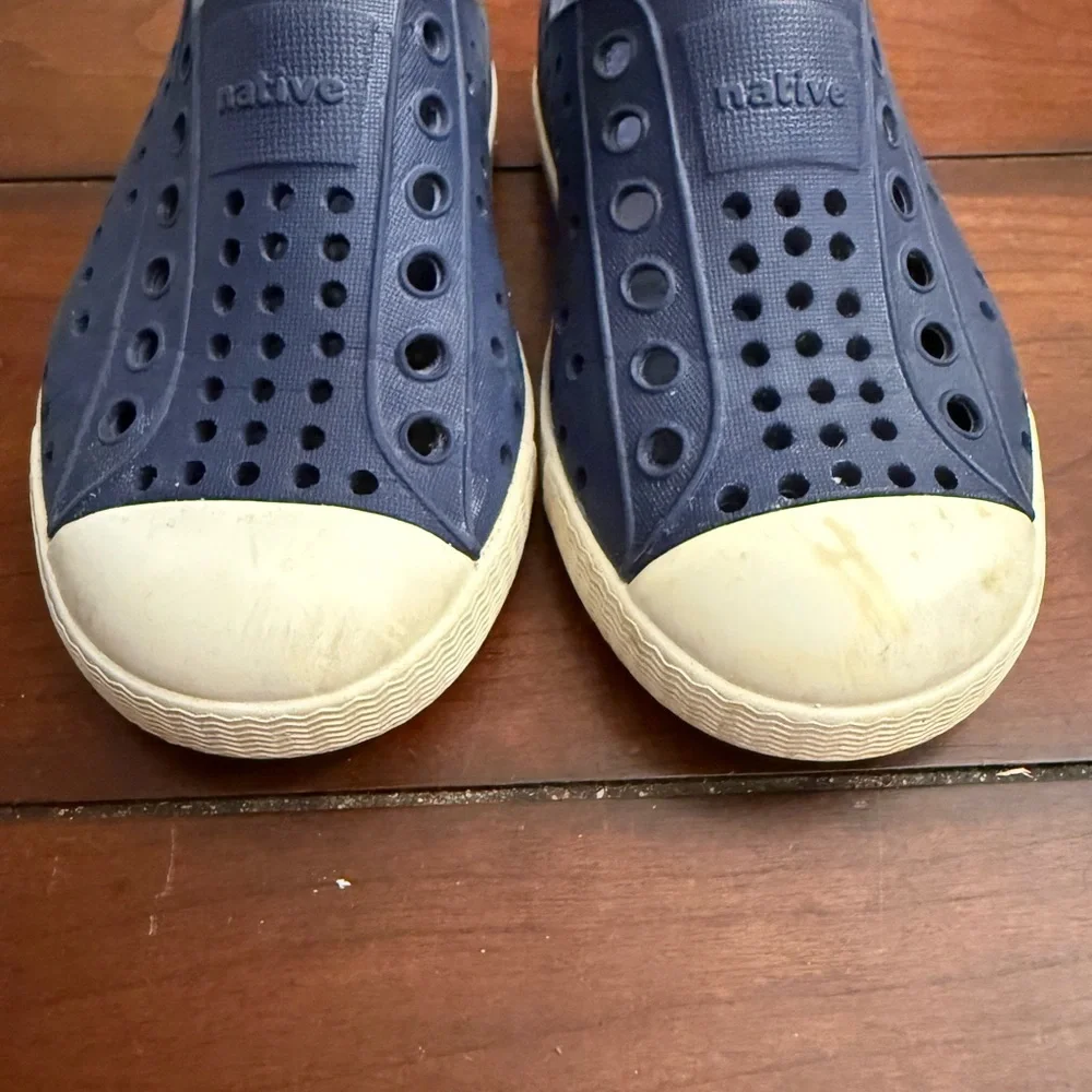 Native Jefferson Blue and White Water Shoes Slip-On‎